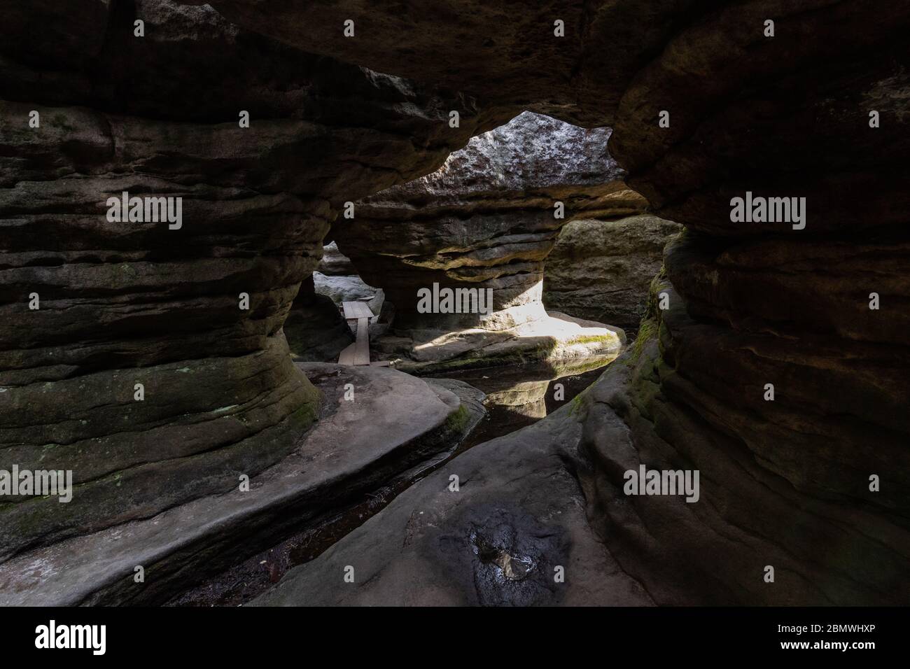 Nationalpark Stolowe Mountains. Pfad in Rock Labyrinth Wanderweg Bledne ...