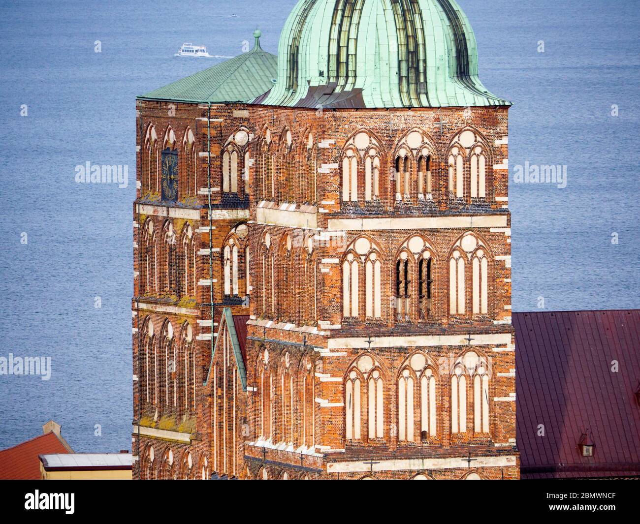 Blick vom Turm der St.-Marien-Kirche auf Nikolai-Kirche, Altstadt, Stralsund, Mecklenburg-Vorpommern, Deutschland Stockfoto