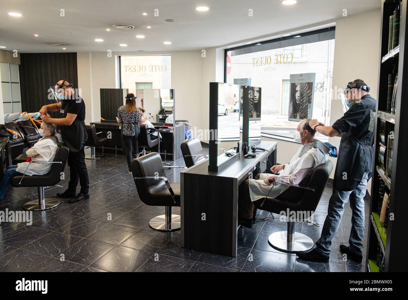 11. Mai 2020, Ste Foy les Lyon, Auvergne-Rhône-Alpes, Frankreich - Wiedereröffnung eines Friseursalons nach dem Lockdown Stockfoto