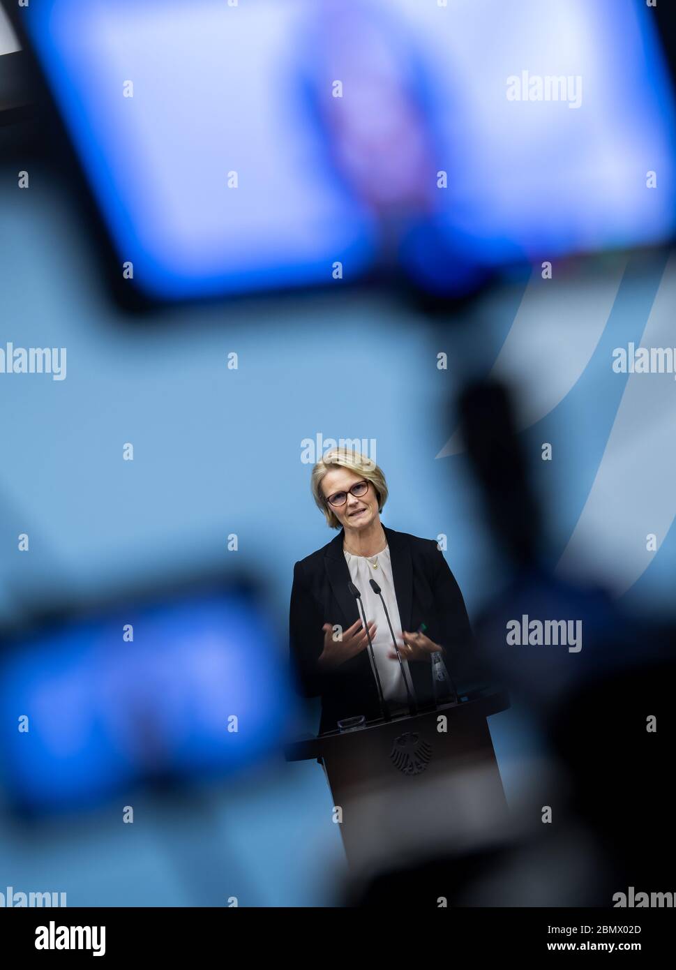 Berlin, Deutschland. Mai 2020. Anja Karliczek (CDU), Bundesministerin für Bildung und Forschung, kommentiert ein Sonderprogramm zur Entwicklung und Herstellung von Impfstoffen gegen das Coronavirus auf einer Pressekonferenz im Bundesministerium für Bildung und Forschung. Quelle: Bernd von Jutrczenka/dpa/Alamy Live News Stockfoto