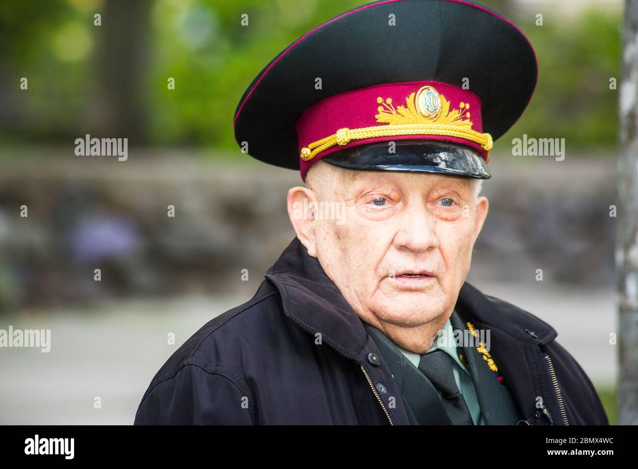 General Ivan Sawtschenko in Kiew, mutig und in guter Form, wie er bereit, am 9. Mai 75 Jahrestag der sowjetischen Sieg über Nazis feiern, und seine 94 Jahre Stockfoto