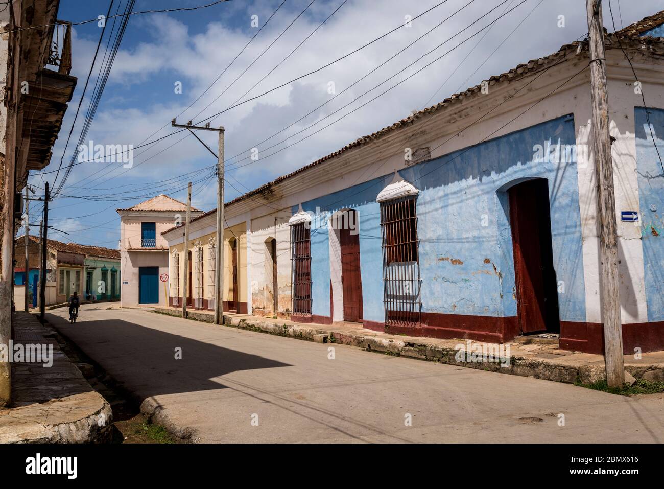Straße mit gut erhaltenen kolonialen Architektur in der Stadt Remedios, Kuba Stockfoto