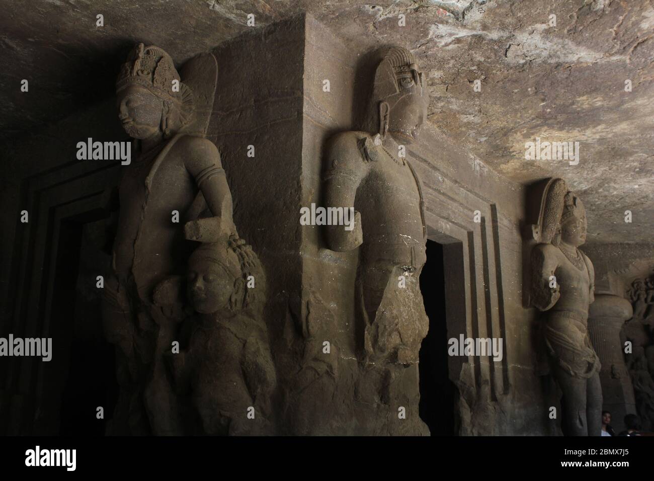 Wandskulpturen in den Elephanta Caves, Elephanta Island, Mumbai, Maharashtra, Indien. Stockfoto