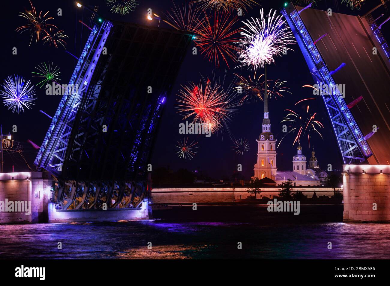 Palace Bridge oder Dvortsoviy die meisten bascule Bau über Peter Paul Festung in Sankt Petersburg Innenstadt, Russland Stockfoto