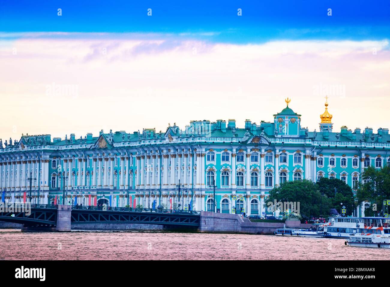 Schne Fluss Durch Sankt Petersburg Ebenbild