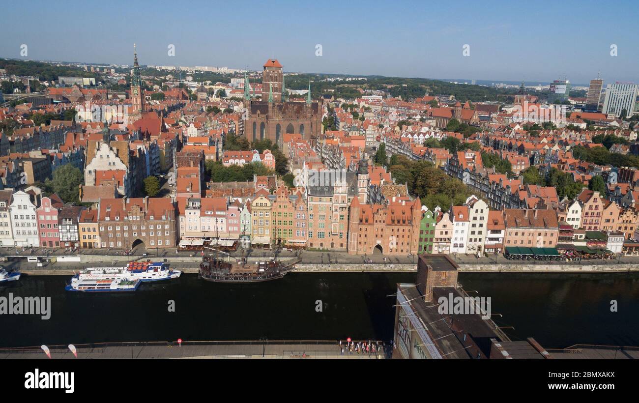 Schöne Landschaft der Altstadt in Danzig über Motlawa Fluss bei Sonnenaufgang, Polen. Stockfoto