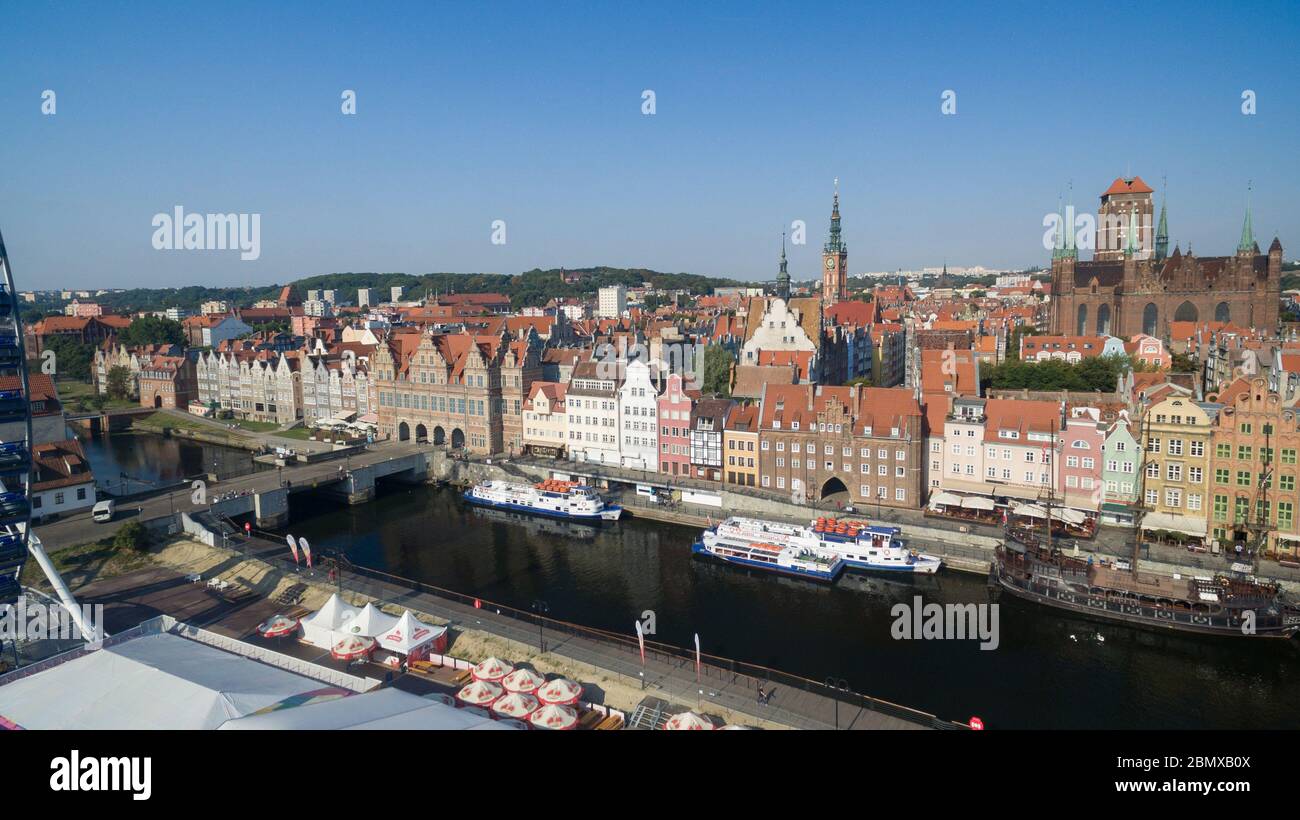 Schöne Landschaft der Altstadt in Danzig über Motlawa Fluss bei Sonnenaufgang, Polen. Stockfoto