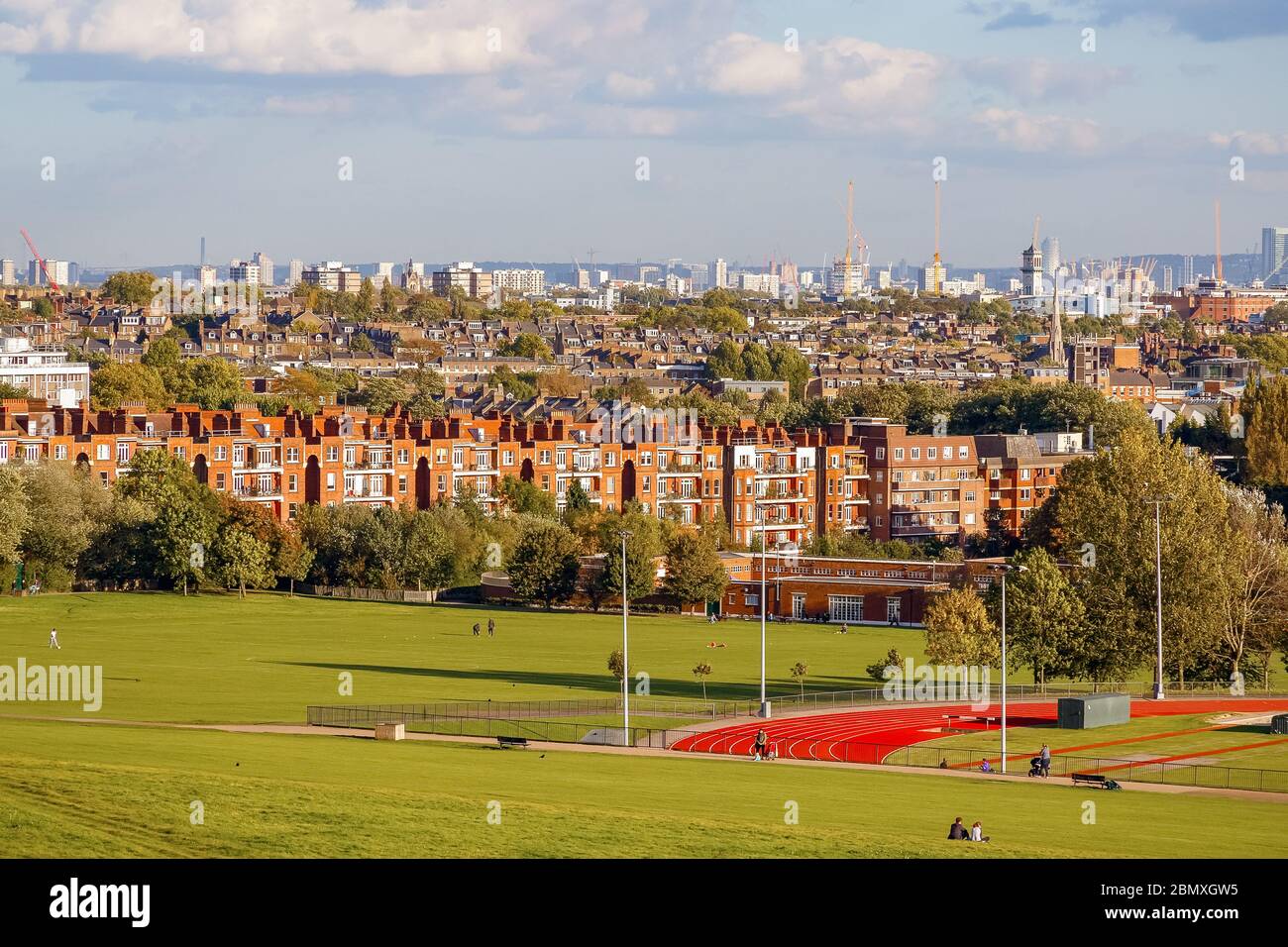 Londoner Skyline der Wohngegend von Parliament Hill in Hampstead Heath Stockfoto