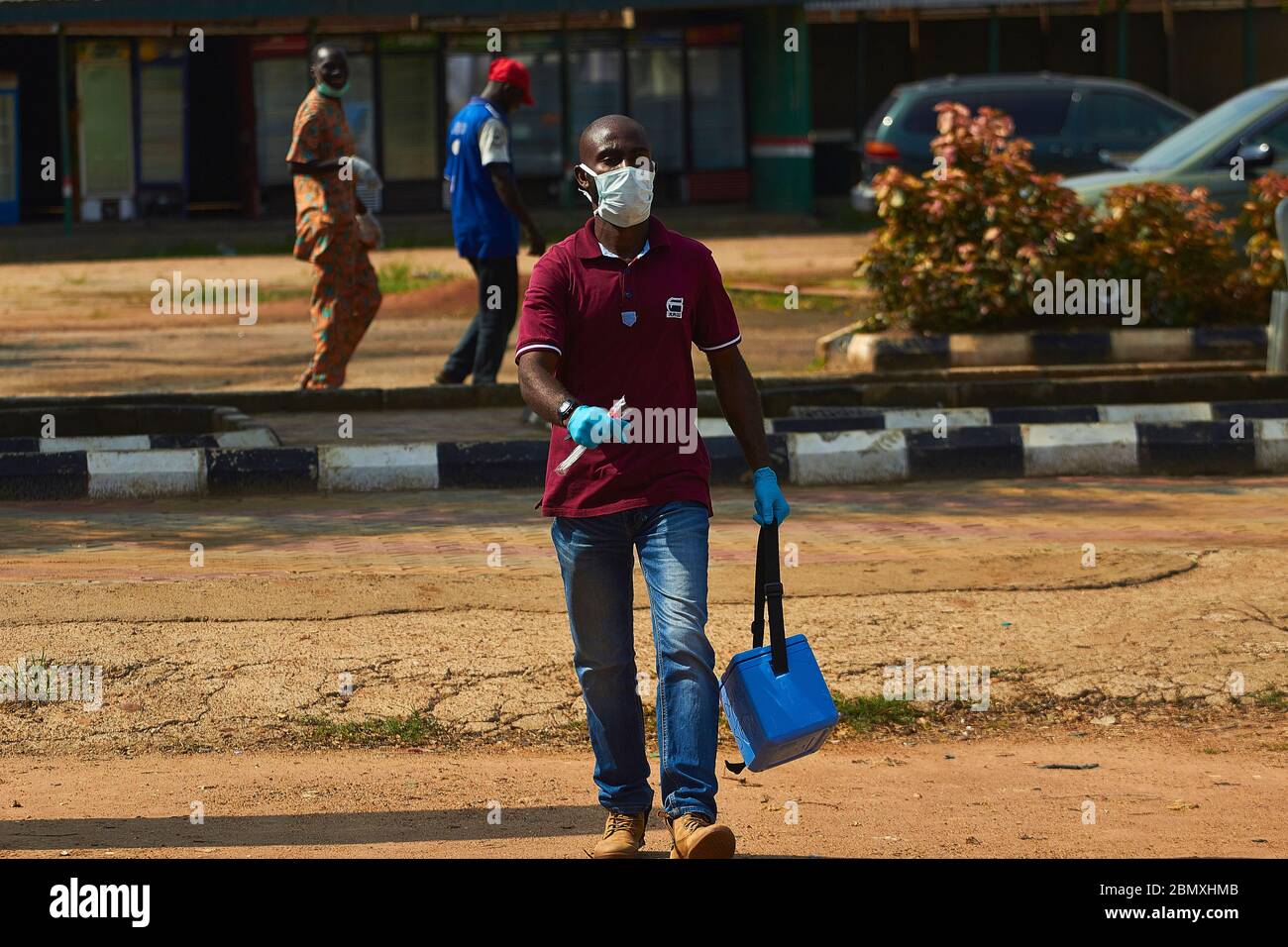 Medizinisches Personal in einem Covid-19-Testprobensammelzentrum im Bundesstaat Ogun, Nigeria. Stockfoto