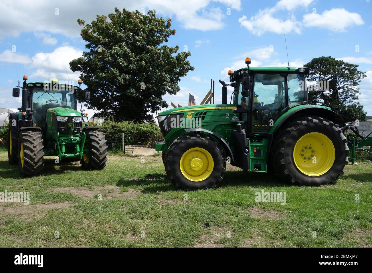John Deere Traktoren auf dem Farmer Copley's "Festival at the Farm" im Jahr 2019. Stockfoto