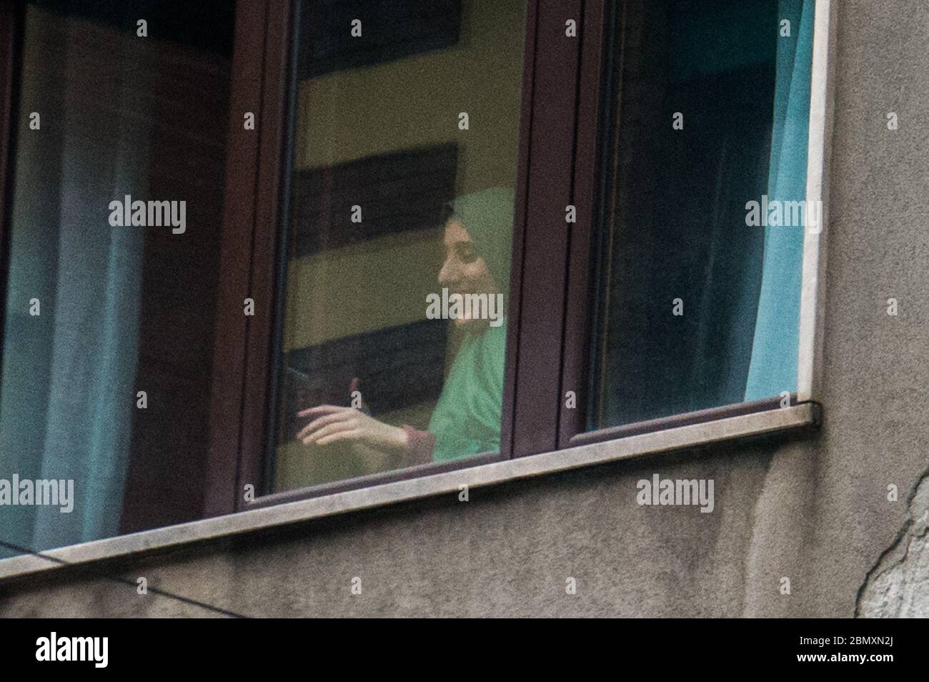 Mailand. Silvia Romano, die internationale Kooperative, die am 20. November 2018 in Kenia entführt wurde, kehrt in die Via Casoretto zurück. (Carlo Cozzoli/Fotograf, Milan - 2020-05-11) p.s. la foto e' utilizabile nel rispetto del contesto in cui e' stata scattata, e senza intento diffamatorio del decoro delle persone rappresentate Stockfoto