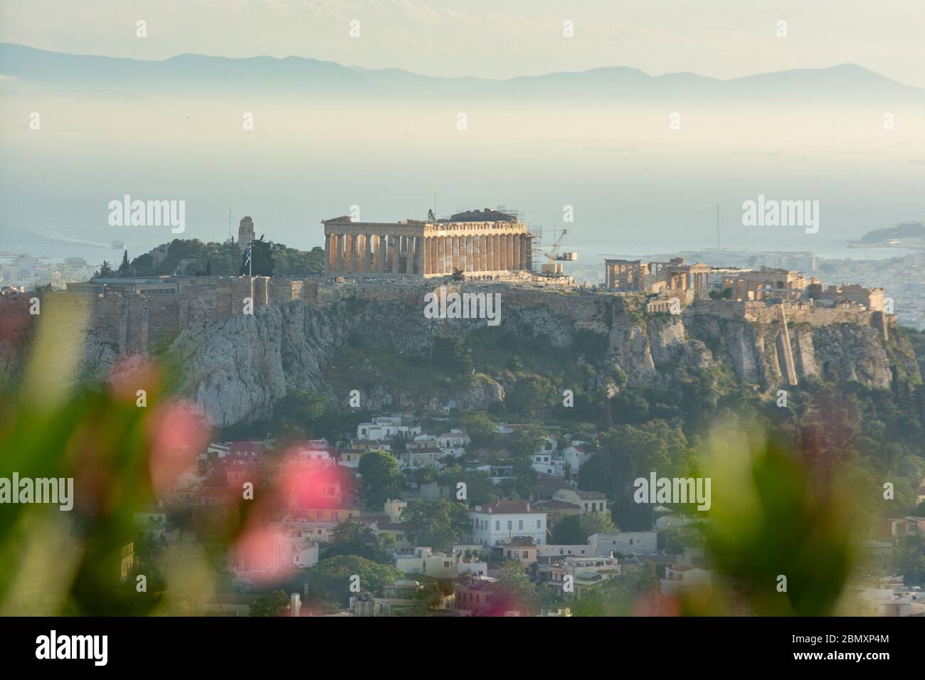 Die Akropolis von Athen, wie vom Berg Lycabettus in Athen, Griechenland gesehen Stockfoto