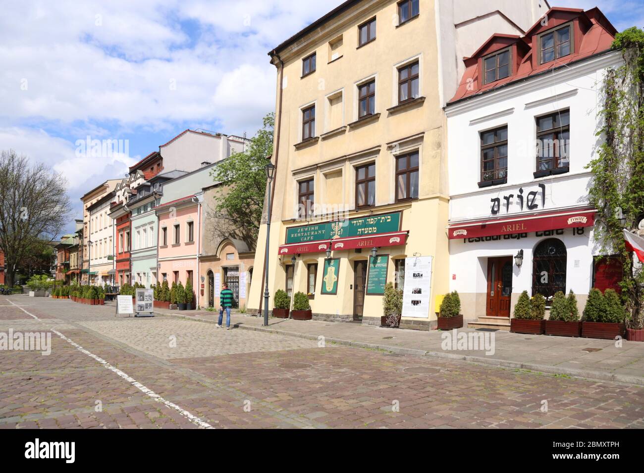 Krakau. Krakau. Polen. Szeroka Straße, das Zentrum von Kazimierz, Unterhaltungszentrum für Touristen völlig leer. Stockfoto