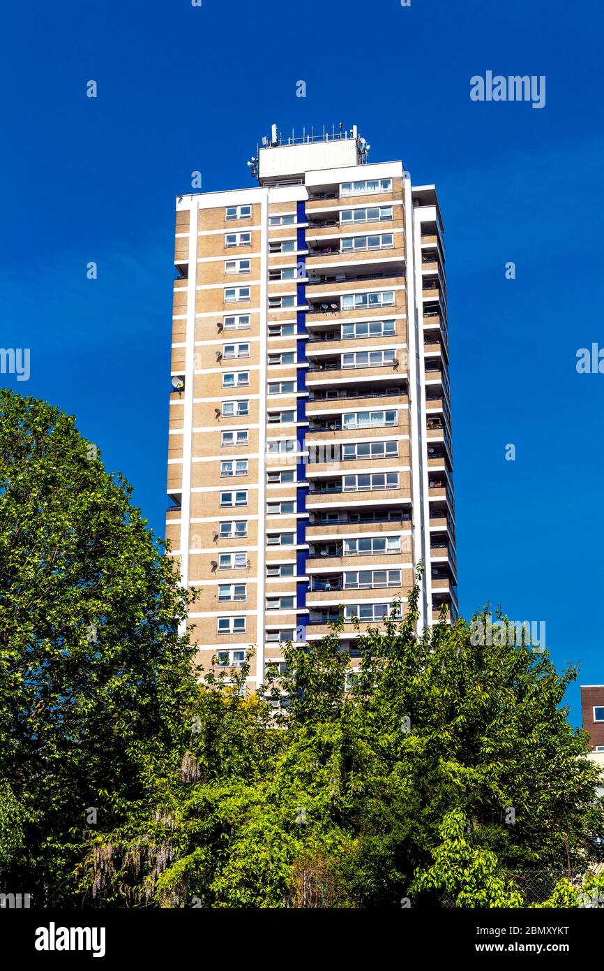 Wohnturm aus den 1960er Jahren Lewey House, Joseph Street, Tower Hamlets, London, Großbritannien Stockfoto