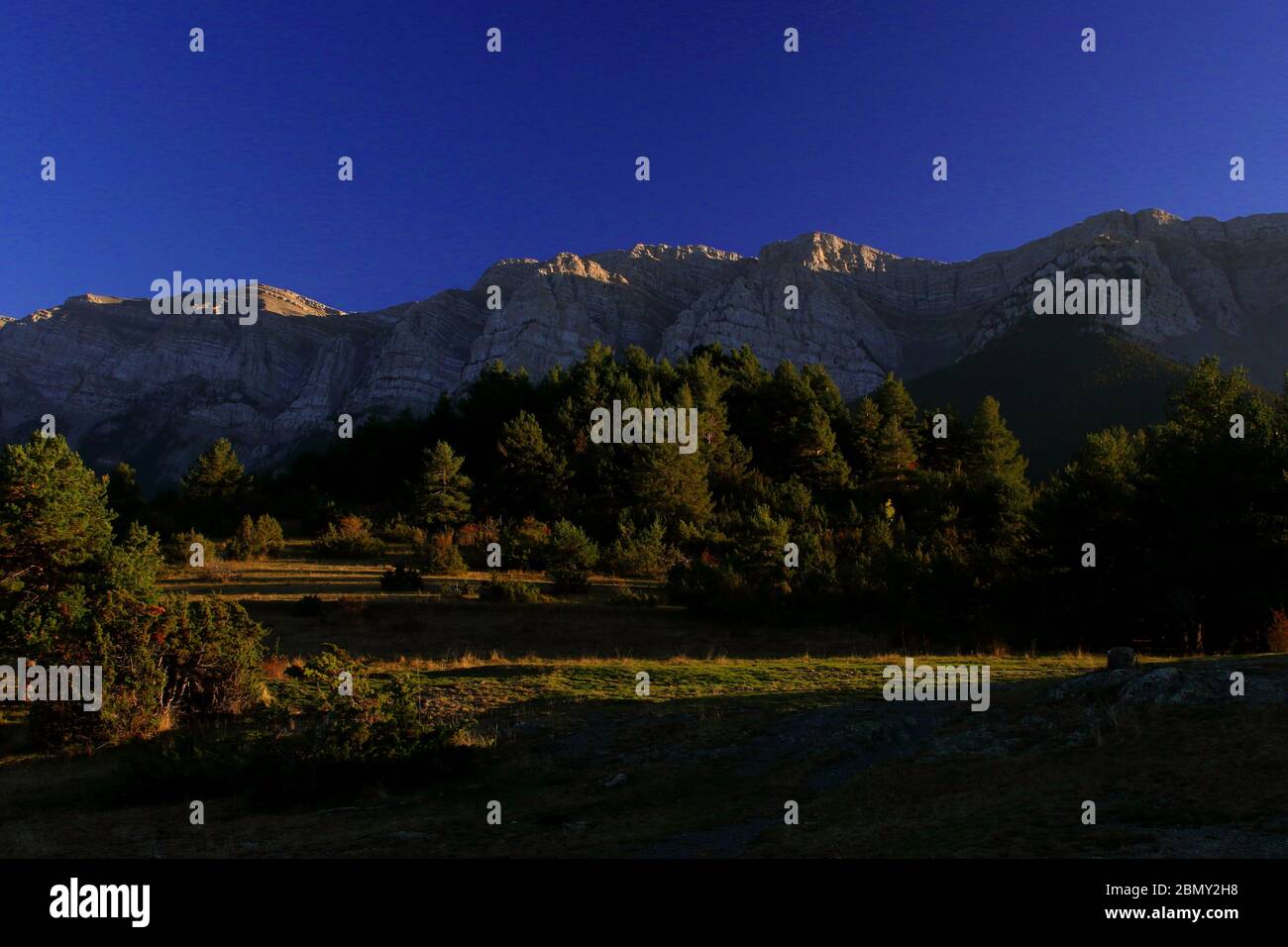 Blick auf den Naturpark Cadi Moixero im Herbst Stockfoto