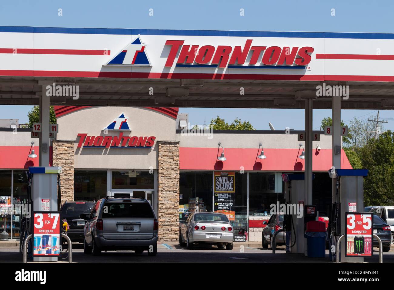 Terre Haute - ca. Mai 2020: Thorntons Tankstelle. Thorntons hat Stationen im Mittleren Westen. Stockfoto