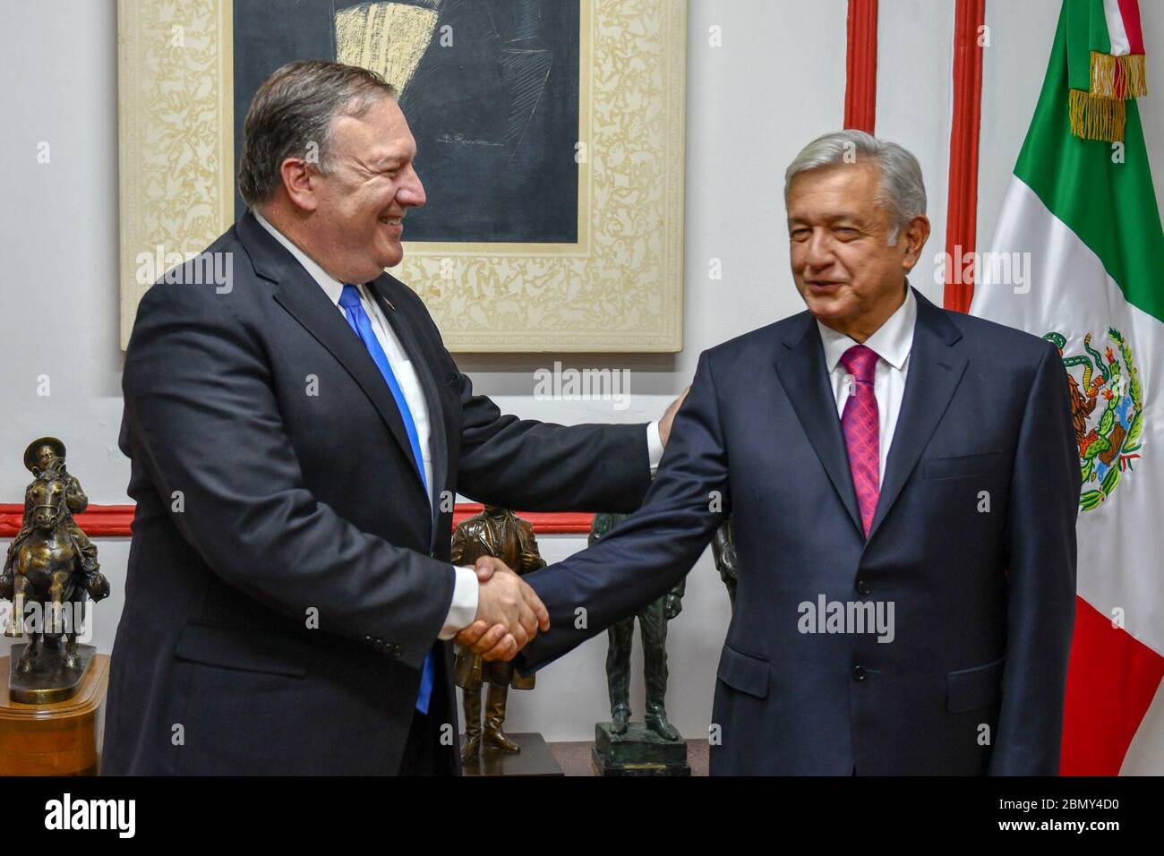 Minister Pompeo trifft den designierten mexikanischen Präsidenten Obrador der US-Außenminister Michael R. Pompeo trifft am 13. Juli 2018 den designierten mexikanischen Präsidenten Andres Manuel Lopez Obrador in Mexiko-Stadt, Mexiko, zusammen. Stockfoto