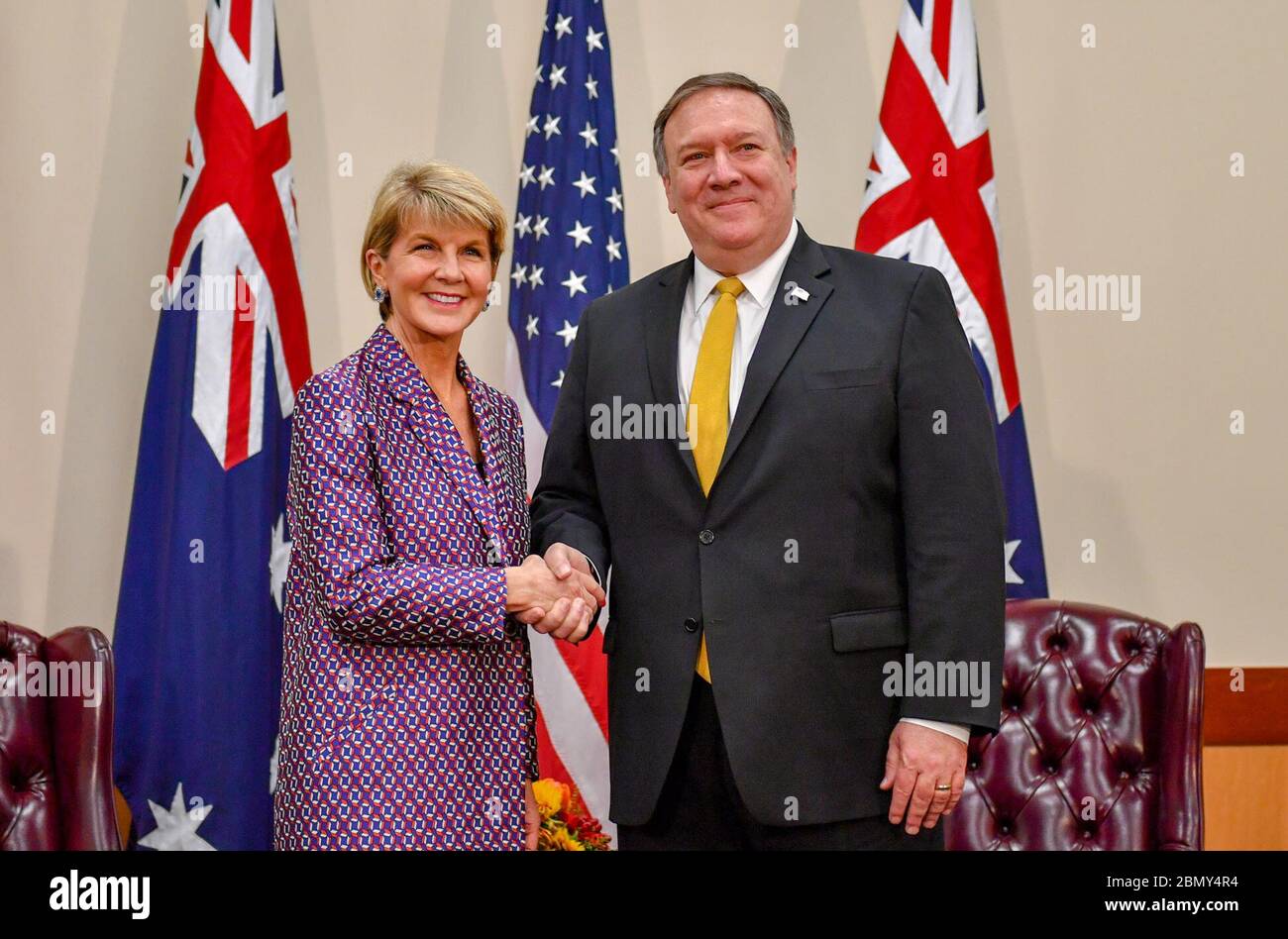 Am 23. Juli 2018 traf sich der US-Außenminister Michael Pompeo mit der australischen Außenministerin Julie Bishop in der Hoover Institution in Palo Alto, Kalifornien. Ihre Diskussionen konzentrierten sich auf die Stärkung der Beziehungen zwischen den USA und Australien, des Handels und der Sicherheitszusammenarbeit in der indopazifischen Region. Stockfoto