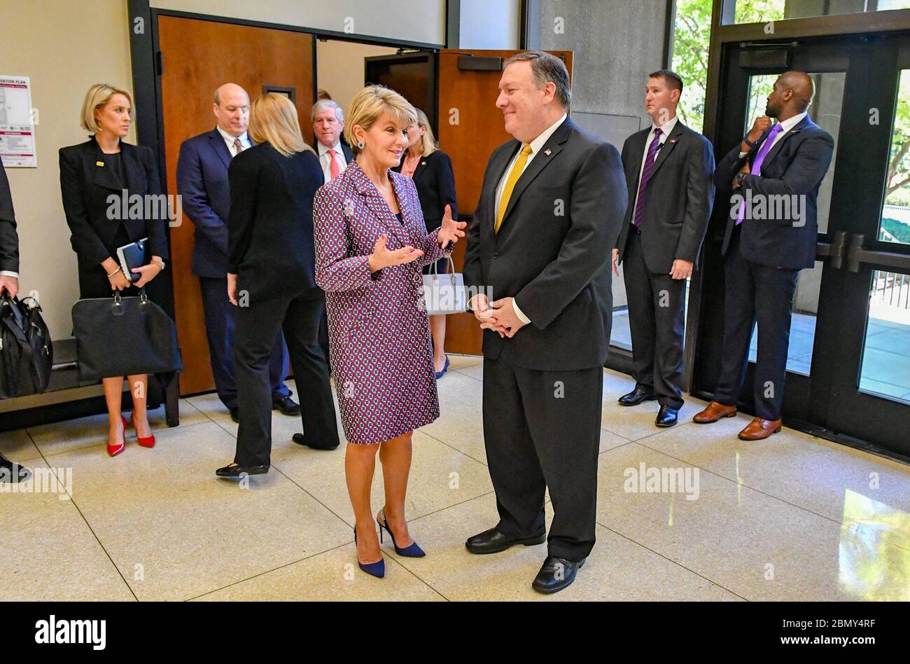 Am 23. Juli 2018 traf sich US-Außenminister Mike Pompeo mit der australischen Außenministerin Julie Bishop in der Hoover-Institution der Stanford University in Palo Alto, Kalifornien, um bilaterale Beziehungen und wichtige globale Fragen zu erörtern. Stockfoto