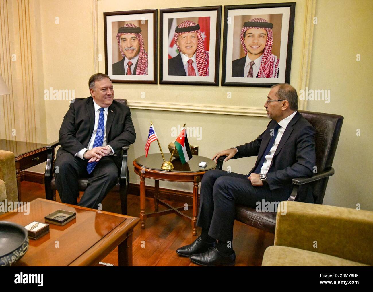 US-Außenminister Michael Pompeo trifft sich am 8. Januar 2019 mit dem jordanischen Außenminister Ayman Safadi in Amman, Jordanien. Das Treffen betont die Beziehungen zwischen den USA und Jordanien und die regionale Diplomatie im Nahen Osten. Stockfoto