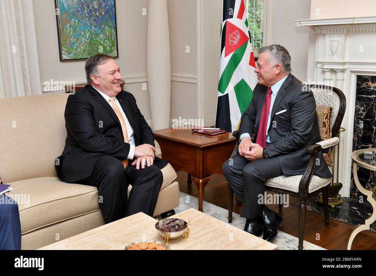 Minister Pompeo trifft seine Majestät König Abdullah II. Von Jordanien US-Außenminister Michael R. Pompeo trifft seine Majestät König Abdullah II. Von Jordanien am 11. März 2019 in Washington, D.C., zusammen. Stockfoto