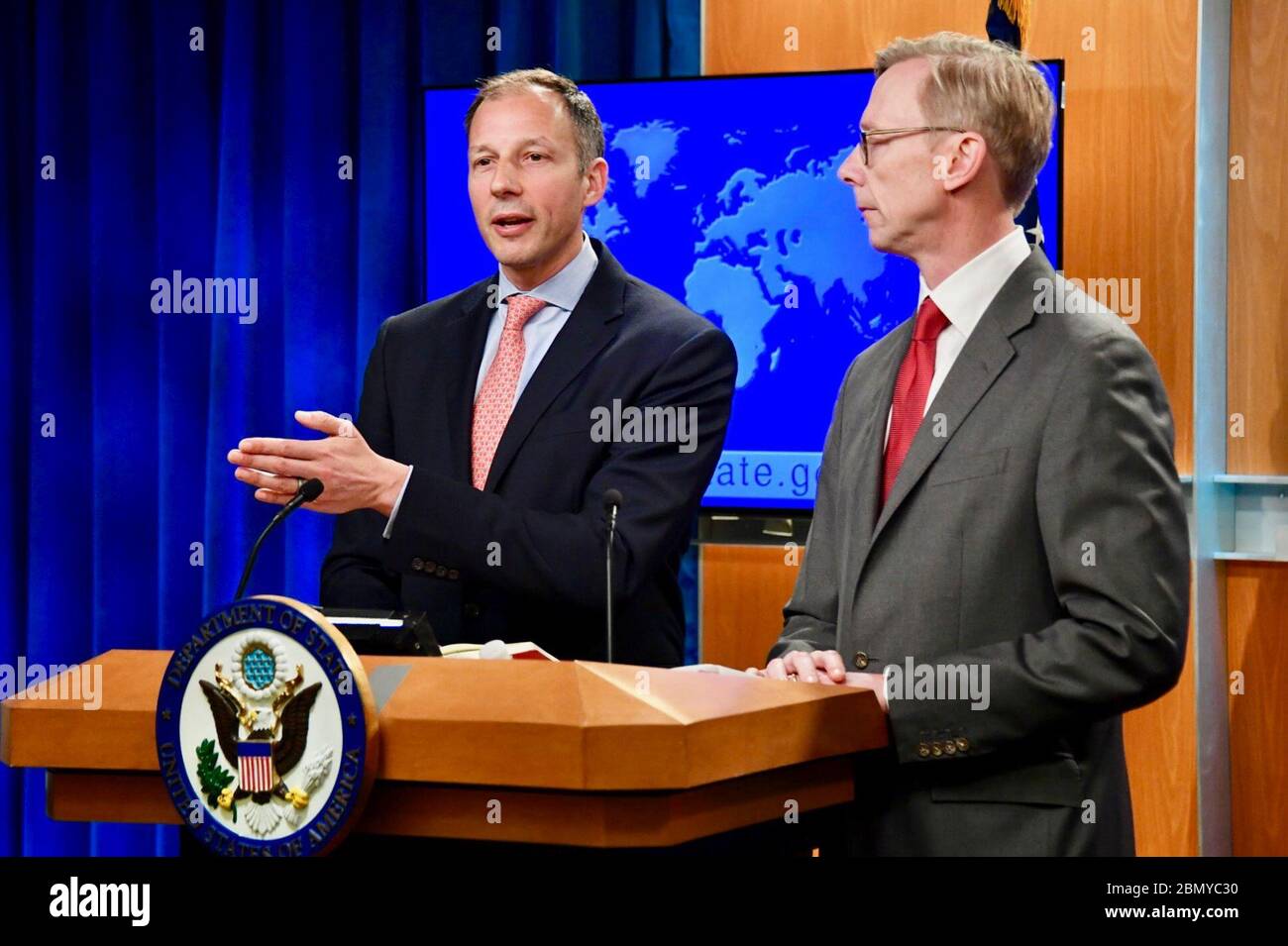 Am 22. April 2019 sprachen Brian Hook, US-Sonderbeauftragter für den Iran, und Francis Fannon, Assistant Secretary for Energy Resources, vor den Medien des US-Außenministeriums über die Außenpolitik und die Energieressourcen im Nahen Osten. Stockfoto