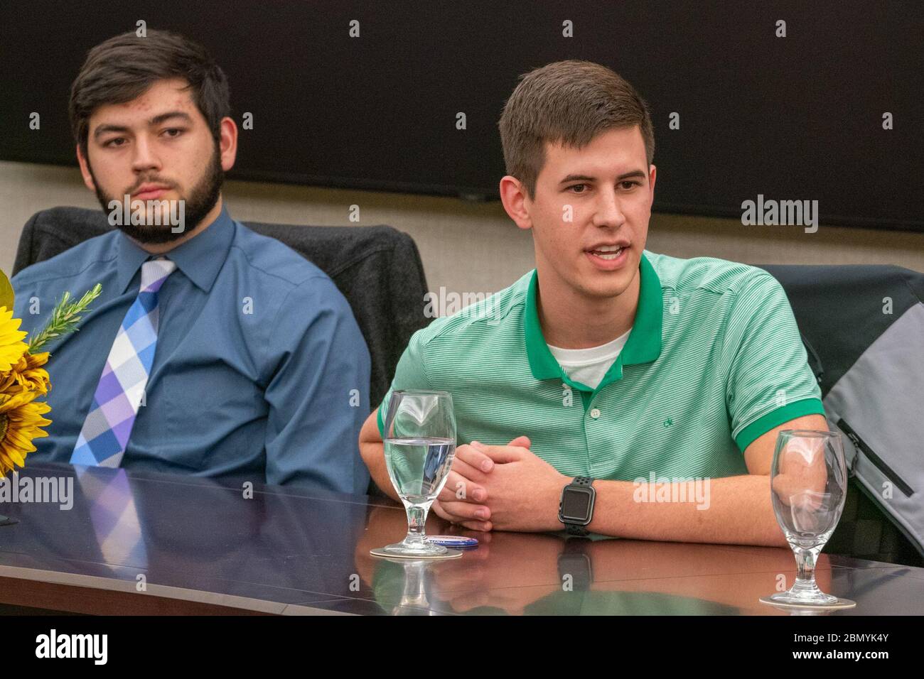 Staatssekretär Pompeo trifft Studenten der Wichita State University Staatssekretär Michael R. Pompeo trifft sich am 25. Oktober 2019 mit Studenten der Wichita State University in Wichita, Kansas. Stockfoto