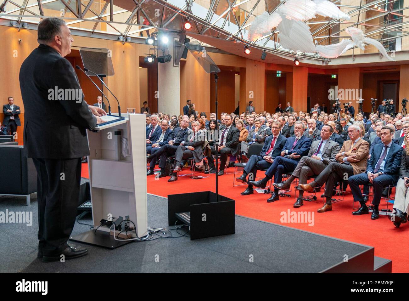 Am 8. November 2019 hielt Außenminister Mike Pompeo eine Rede in Berlin, in der er die Lehren aus dem Jahr 1989 und die Bedeutung der Freiheit für die Gestaltung der Zukunft diskutierte. Stockfoto