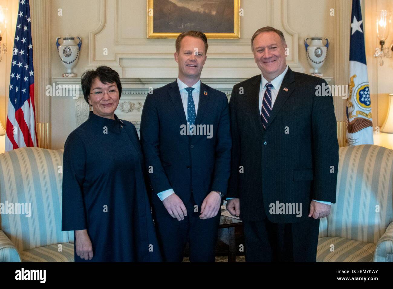 Minister Pompeo trifft Außenminister Kofod und Minister für Bildung, Kultur, Kirche und auswärtige Angelegenheiten Grönlands Bagger Staatssekretär Michael R. Pompeo trifft Außenminister Dänemarks Jeppe Kofod und Minister für Bildung, Kultur, Kirche, Und Foreign Affairs of Greenland Ane Lone Bagger, am 13. November 2019 im US-Außenministerium in Washington, D.C., Stockfoto