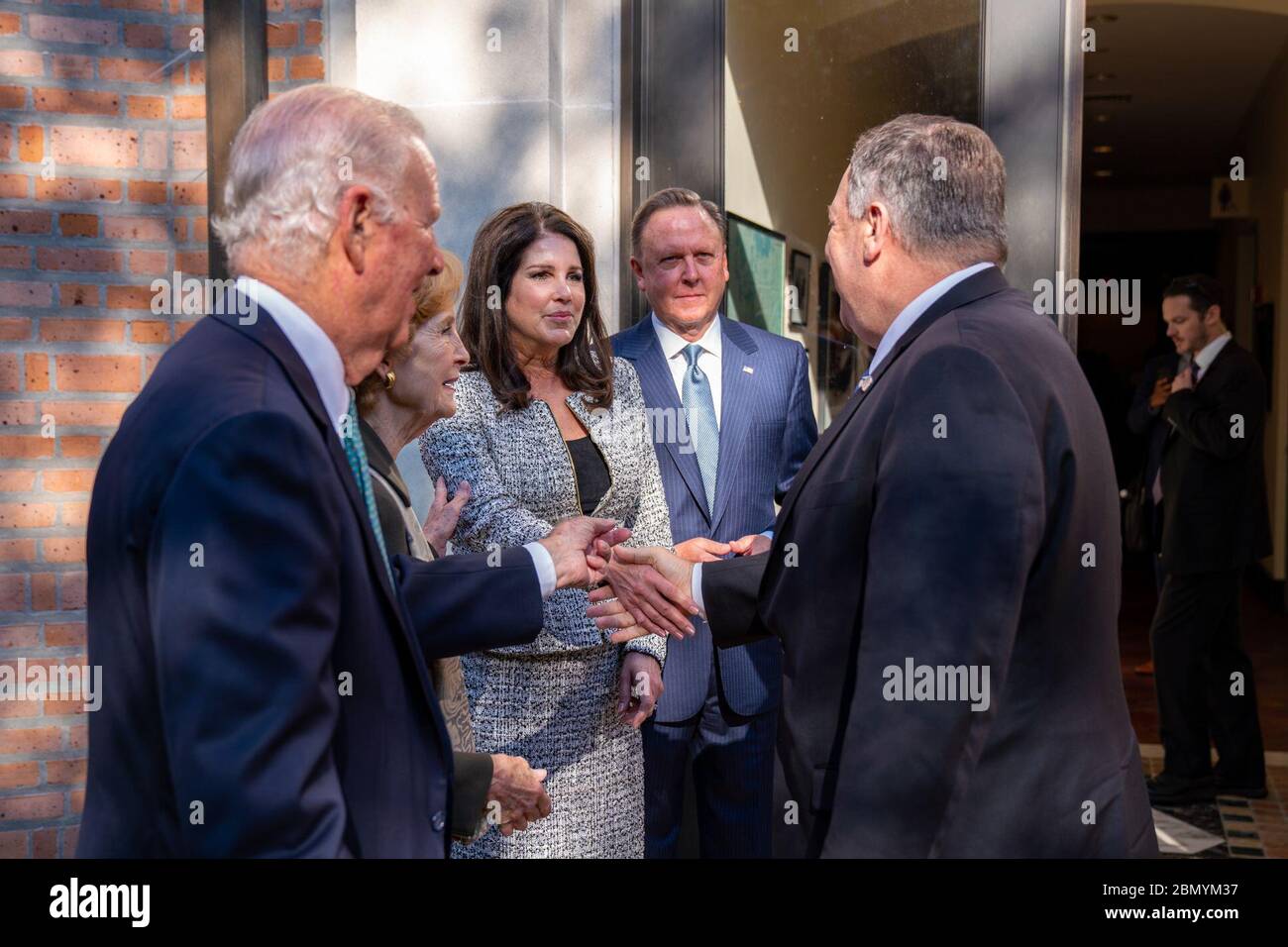 Am 15. November 2019 traf sich der US-Außenminister Michael Pompeo mit dem ehemaligen Außenminister James Baker in Houston, Texas, um wichtige diplomatische und außenpolitische Fragen zu erörtern. Stockfoto