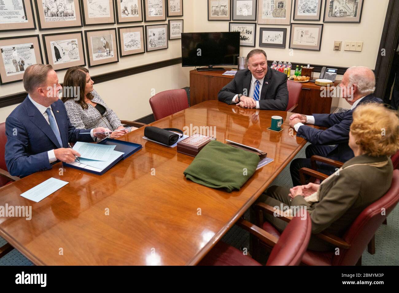 Am 15. November 2019 traf sich der US-Außenminister Mike Pompeo mit dem ehemaligen US-Außenminister James Baker in Houston, Texas, um über die Außenpolitik und diplomatische Initiativen der USA zu diskutieren. Stockfoto