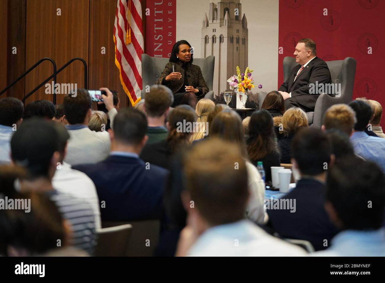 Am 13. Januar 2020 nimmt US-Außenminister Mike Pompeo an einem Rundtisch mit Fellows der Hoover Institution an der Stanford University in Palo Alto, Kalifornien Teil. Stockfoto