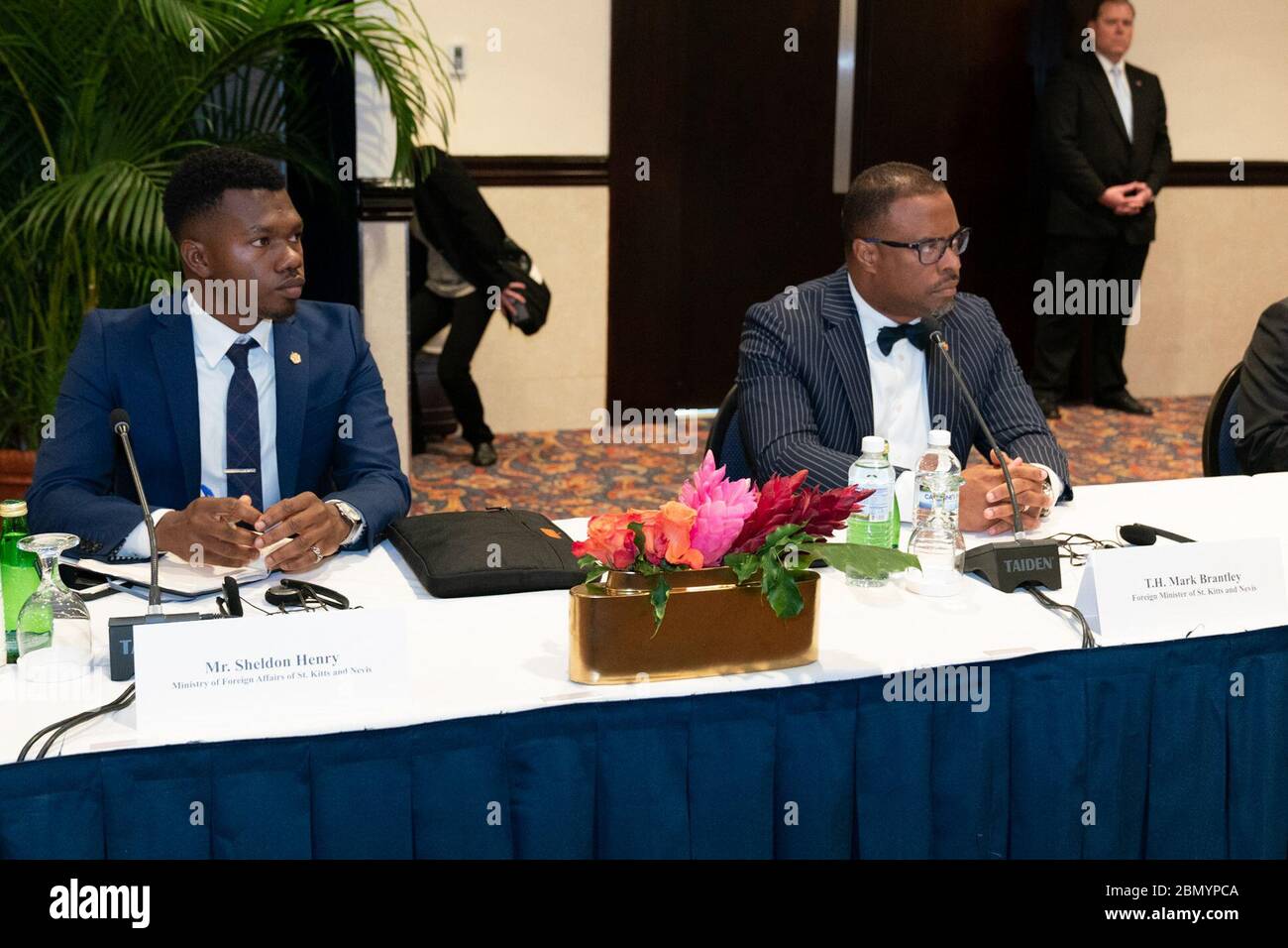 Außenminister Pompeo nimmt an einem Rundtischgespräch Teil Außenminister Michael R. Pompeo nimmt an einem Rundtischgespräch mit jamaikanischer Außenministerin Kamina Johnson Smith, bahamaischem Außenminister Darren Henfield, belizischem Außenminister Wilfred Elrington, dem Außenminister der Dominikanischen Republik Miguel Vargas Maldonado, haitianischen Außenminister Bocchit Edmond, Der Außenminister von St. Kitts und Nevis Mark Brantley und die Außenministerin von St. Lucian Sarah Flood-Beaubrun haben am 22. Januar 2020 in Kingston, Jamaika, gesprochen. Stockfoto