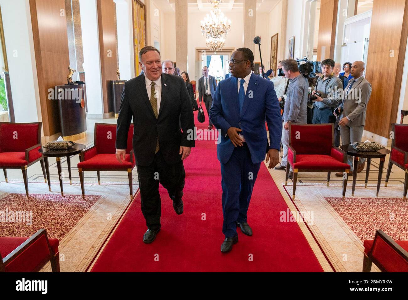 Am 16. Februar 2020 traf sich der US-Außenminister Michael Pompeo mit dem senegalesischen Präsidenten Macky Sall in Dakar, Senegal, um die Beziehungen zwischen den USA und Senegal und regionale Sicherheitsfragen zu erörtern. Stockfoto
