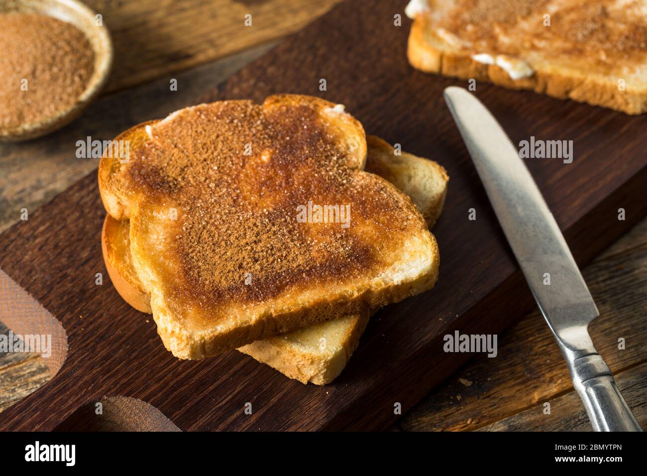 Hausgemachter Zimt Zucker Toast zum Frühstück zu essen Stockfoto
