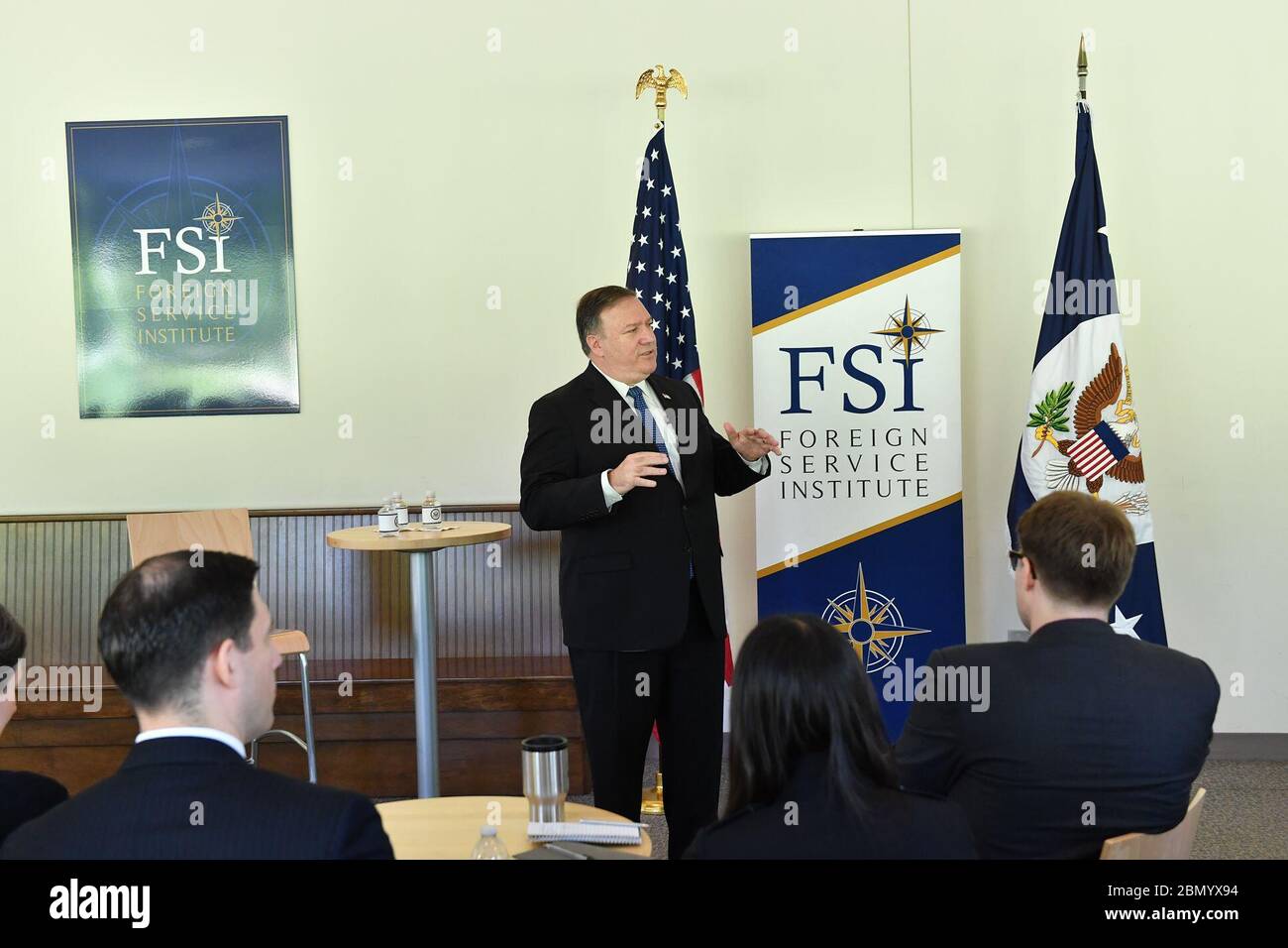 Sekretär Pompeo besucht das Institut für den Auswärtigen Dienst US-Außenminister Mike Pompeo besucht am 29. Juni 2019 das Institut für den Auswärtigen Dienst in Arlington, Virginia. Stockfoto