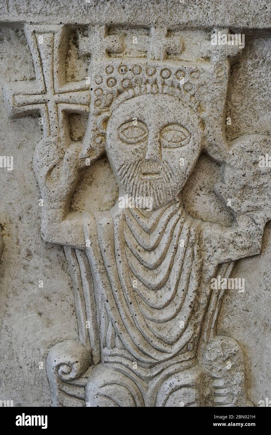 Bildschirmplatte mit der Figur eines kroatischen Herrschers aus Split, 11. Jahrhundert. Kopieren. Detail. Kroatien. Museum der kroatischen archäologischen Denkmäler, Split, Kroatien. Stockfoto