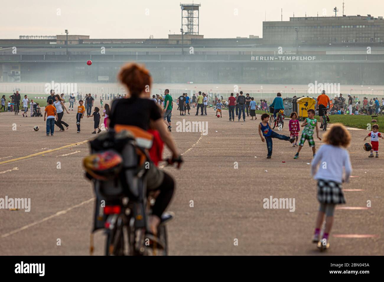 Der Flughafen Tempelhof ist für die öffentliche Erholung neu bestimmt Stockfoto