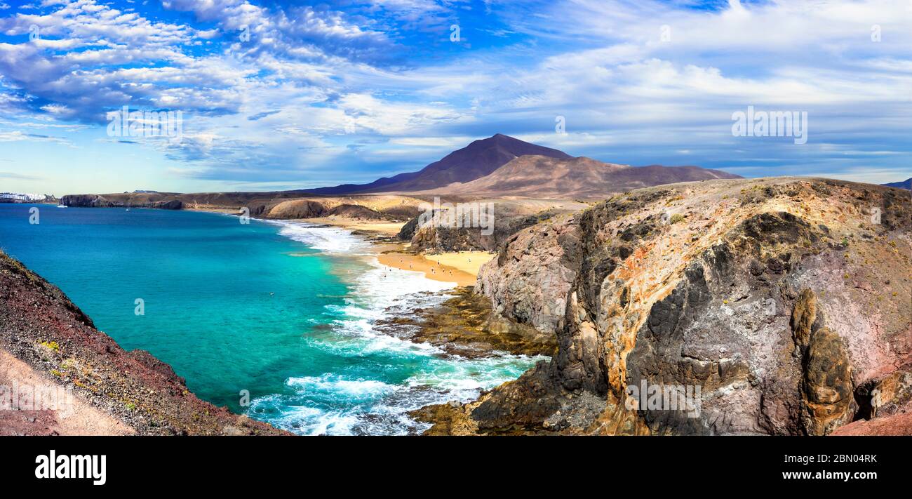 Einzigartige Natur und schöne bunte Strände des vulkanischen Lanzarote. Papagayo Strand. Kanarische Inseln Stockfoto