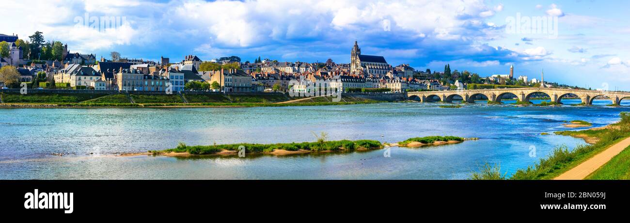 Sehenswürdigkeiten und Reisen in Frankreich. Berühmte Loire-Tal, Blick auf die mittelalterliche Stadt Blois und königliche Burg Stockfoto