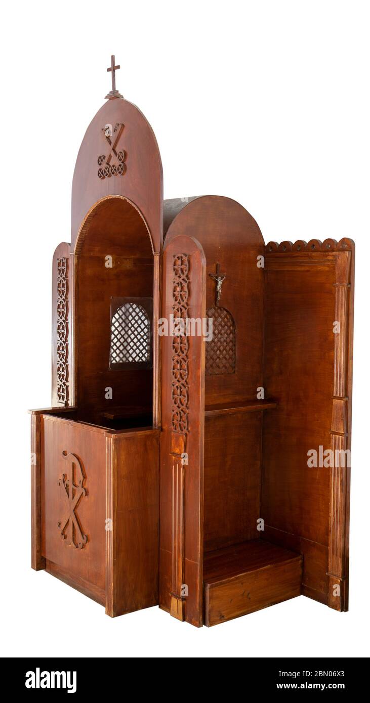Traditionelle katholische Konfession Box isoliert auf weißem Hintergrund. Wo Menschen Sünden bekennen und mit Vergebung gesegnet sein würden - Religion. Confessi Stockfoto
