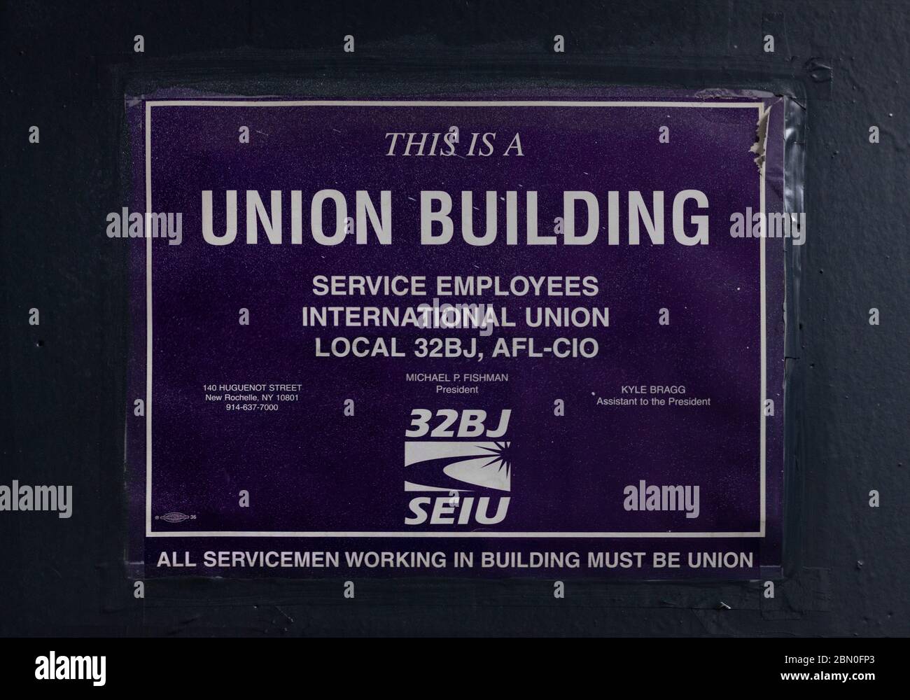 unterschreiben Sie die Dienstmitarbeiter International Union oder SEIU, lokale 32BJ, die besagt, dass es sich um ein Gewerkschaftsgebäude handelt und alle Beschäftigten dort Gewerkschaftsmitglieder sein müssen Stockfoto