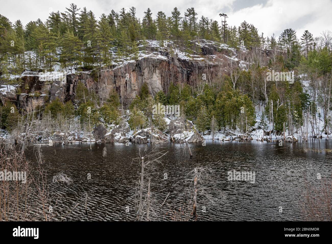 Canadian Rockies Berg im Winter Stockfoto