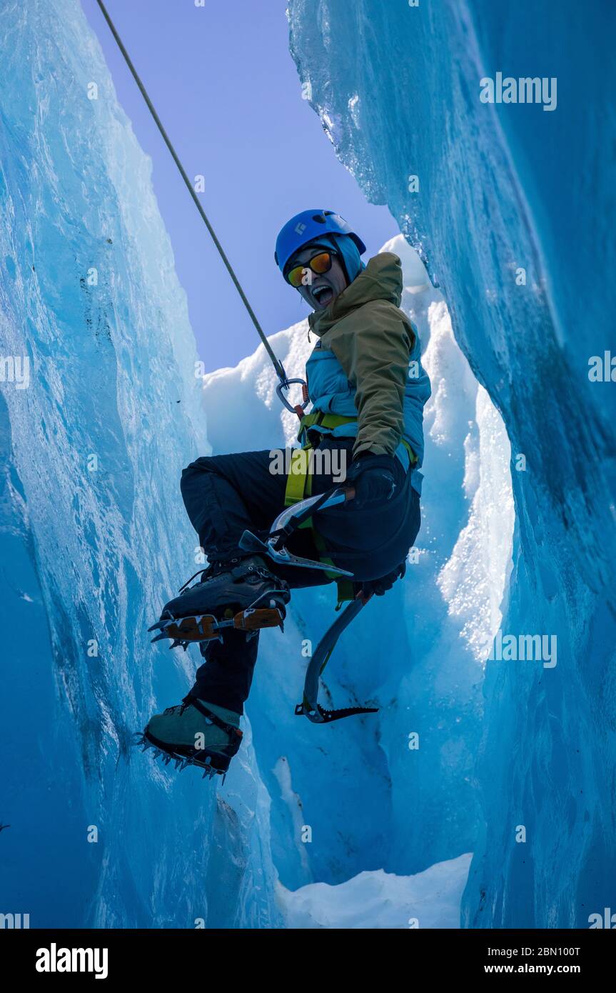 Klettern am Exit Glacier, Kenai Fjords National Park, in der Nähe von Seward, Alaska. Stockfoto