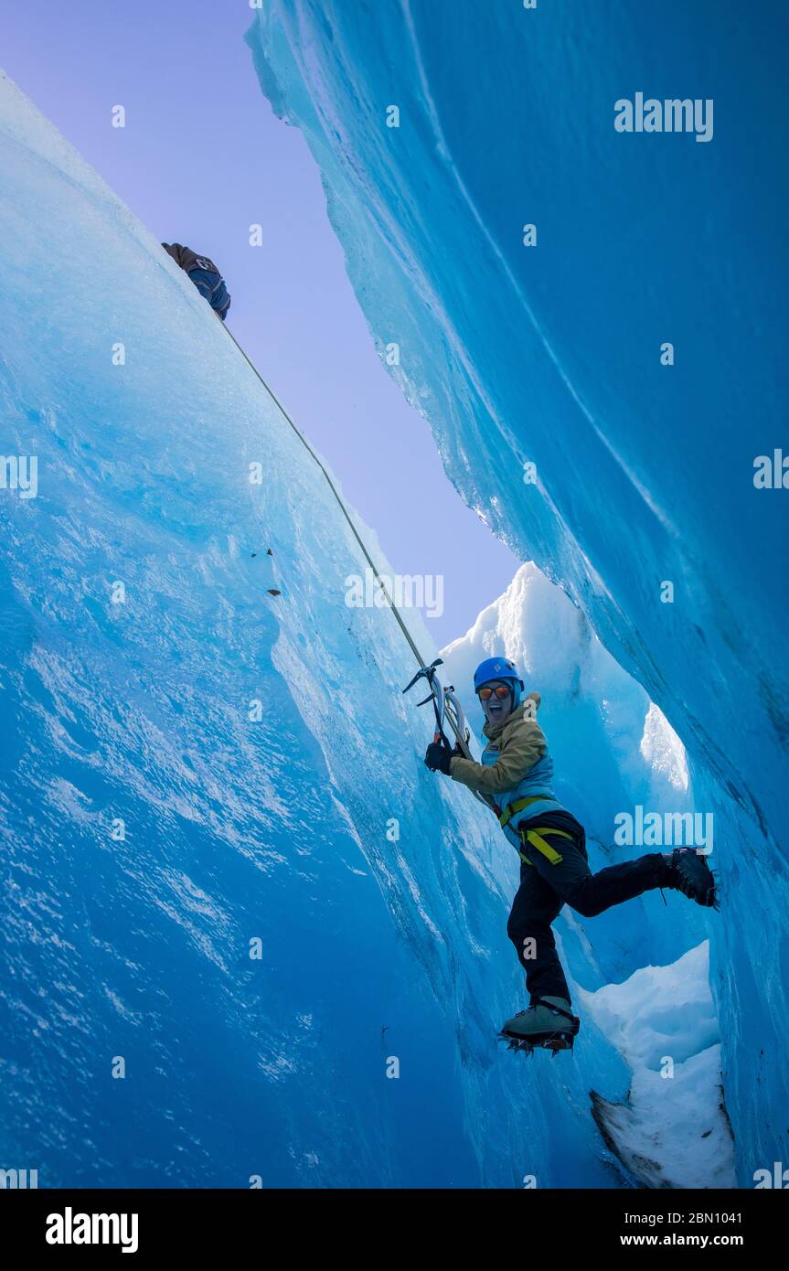 Klettern am Exit Glacier, Kenai Fjords National Park, in der Nähe von Seward, Alaska. Stockfoto