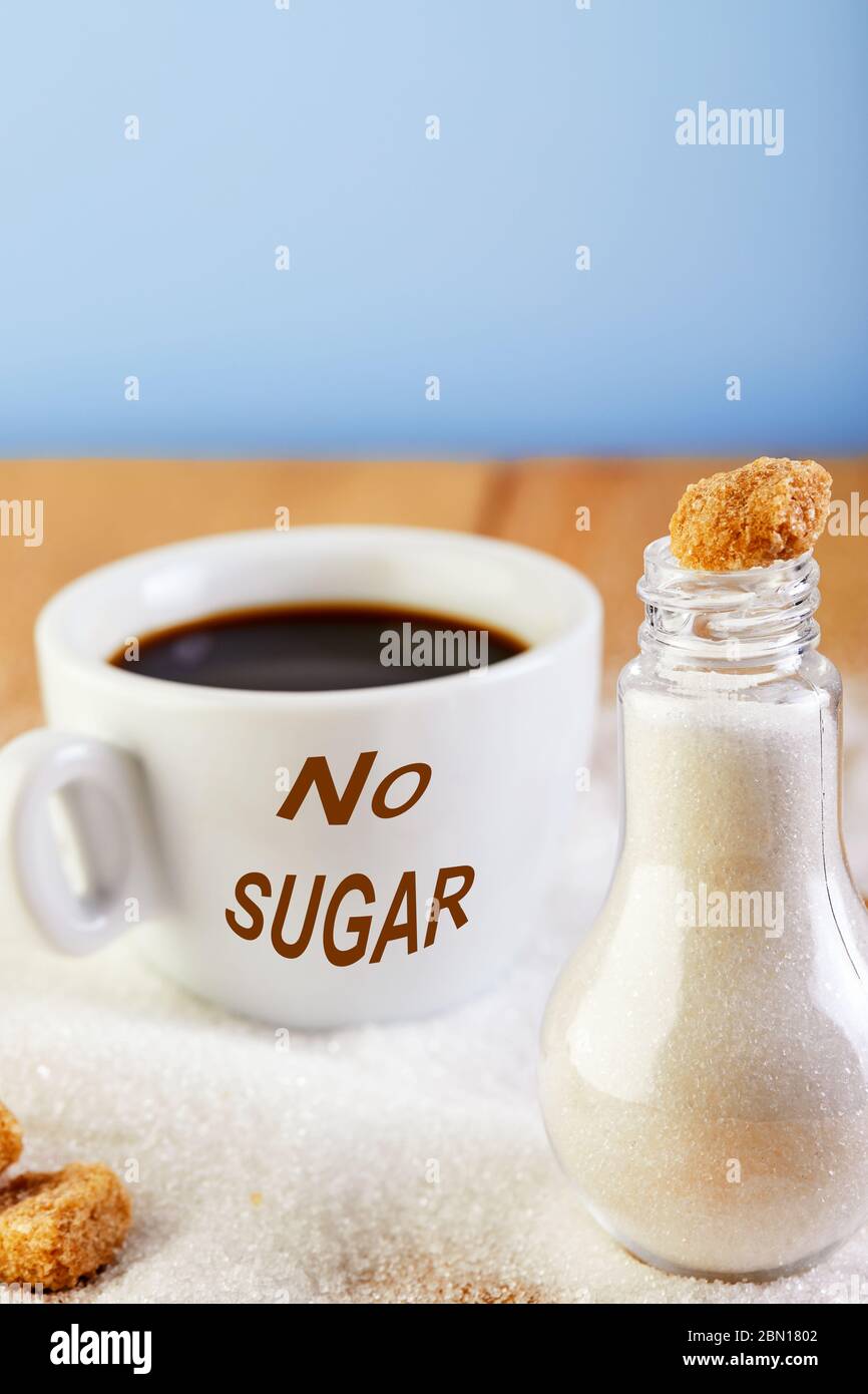 Tasse mit Kaffee und die Worte kein Zucker, was eine Diät und Gesundheit Konzept. Kopieren Sie das Gewürz. Stockfoto