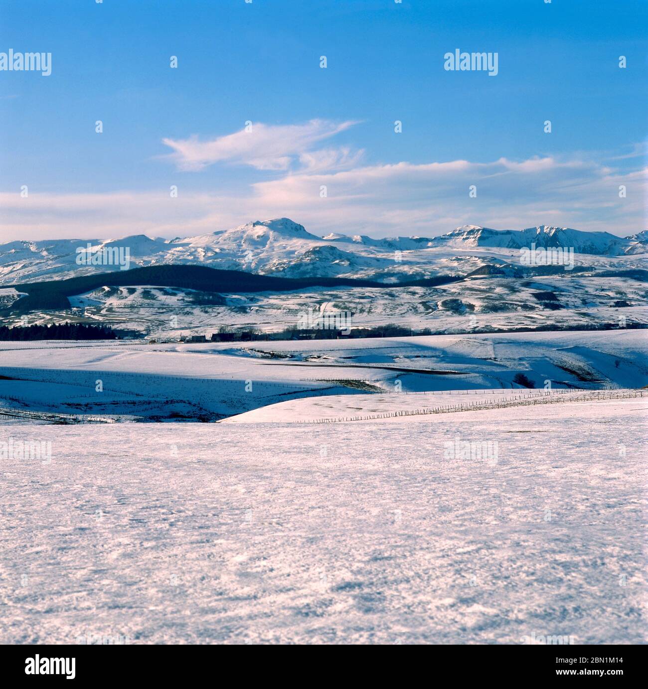 Blick auf das Sancy Massif im Winter, regionaler Naturpark der Vulkane der Auvergne, Puy de Dome, Auvergne-Rh -Alpen, Frankreich Stockfoto