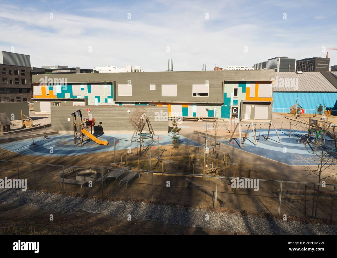 Kindergarten in Hasle Oslo Norwegen, in der Regel beschäftigt, aber geschlossen wegen des Corona-Virus im April 2020 Stockfoto