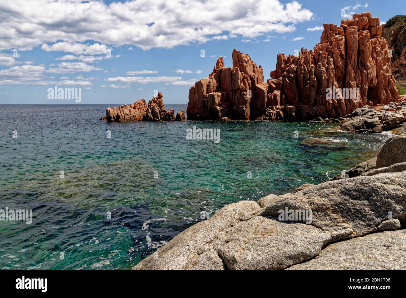 Strand von Rocce Rosse, rote Porphyrfelsen von Arbatax, Tortoli, Provinz Ogliastra, Sardinien, Italien, Europa - 18. Mai 2019 Stockfoto