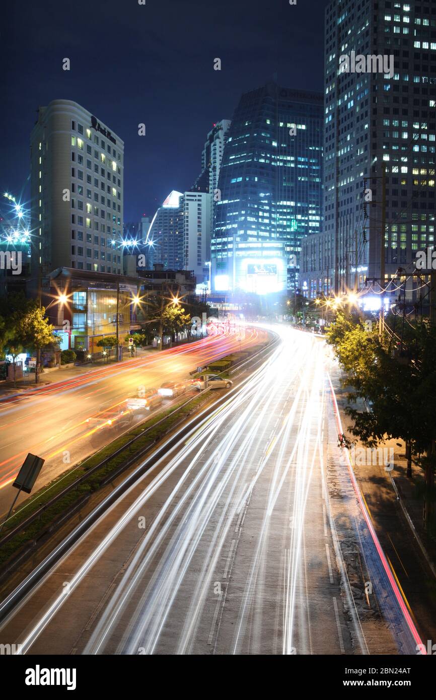 Nächtliche Verkehrswege in Thailand Stockfoto
